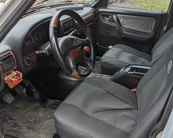 Серый ГАЗ 31105 Волга, объемом двигателя 2.3 л и пробегом 167 тыс. км за 1300 $, фото 3 на Automoto.ua