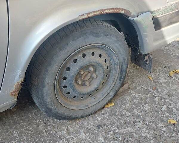 Сірий ГАЗ 31105 Волга, об'ємом двигуна 2.5 л та пробігом 217 тис. км за 1500 $, фото 4 на Automoto.ua