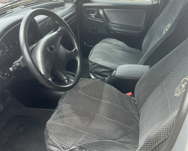 Серый ГАЗ 31105 Волга, объемом двигателя 2.3 л и пробегом 103 тыс. км за 2200 $, фото 5 на Automoto.ua