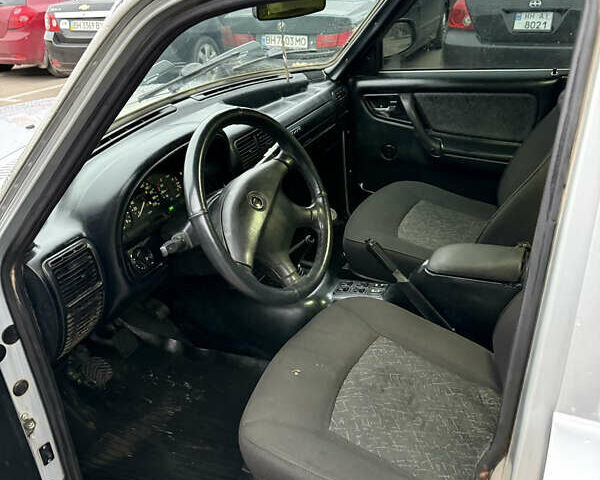 Серый ГАЗ 31105 Волга, объемом двигателя 2.29 л и пробегом 152 тыс. км за 1350 $, фото 12 на Automoto.ua