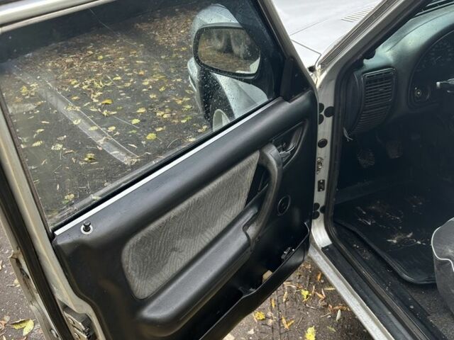 ГАЗ 31105 Волга 2005 у Петропавловке на Automoto.ua Сірий ГАЗ 31105 Волга, об'ємом двигуна 2.4 л та пробігом 176 тис. км за 1700 $, фото 4 на Automoto.ua