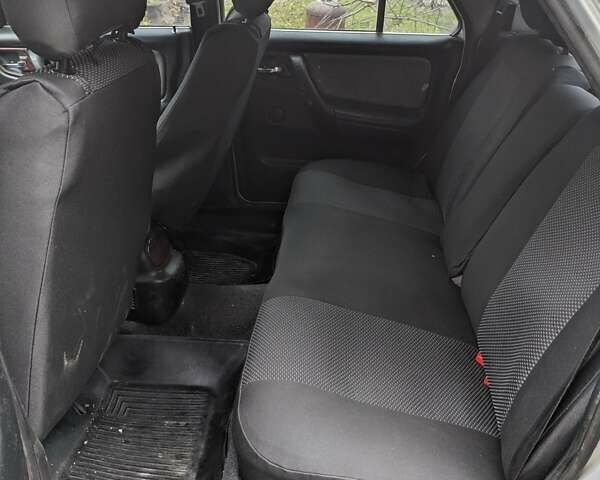 Серый ГАЗ 31105 Волга, объемом двигателя 2.3 л и пробегом 167 тыс. км за 1300 $, фото 2 на Automoto.ua