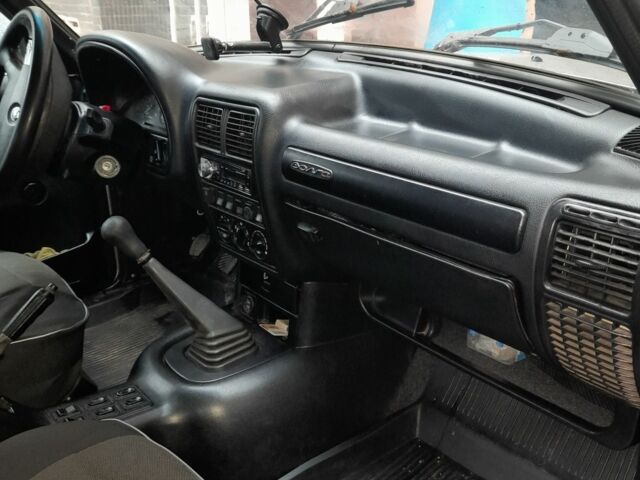 Серый ГАЗ 31105 Волга, объемом двигателя 2.3 л и пробегом 181 тыс. км за 1893 $, фото 5 на Automoto.ua