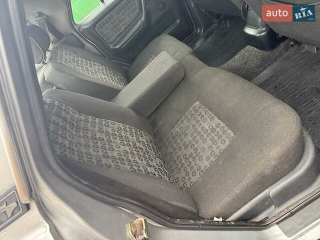 Серый ГАЗ 31105 Волга, объемом двигателя 2.43 л и пробегом 120 тыс. км за 1700 $, фото 15 на Automoto.ua