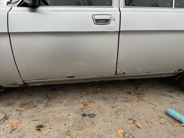 Серый ГАЗ 31105 Волга, объемом двигателя 2.3 л и пробегом 190 тыс. км за 1150 $, фото 7 на Automoto.ua