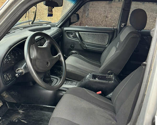 Серый ГАЗ 31105 Волга, объемом двигателя 2.29 л и пробегом 190 тыс. км за 1150 $, фото 9 на Automoto.ua