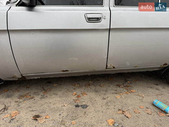 Серый ГАЗ 31105 Волга, объемом двигателя 2.29 л и пробегом 190 тыс. км за 1150 $, фото 7 на Automoto.ua