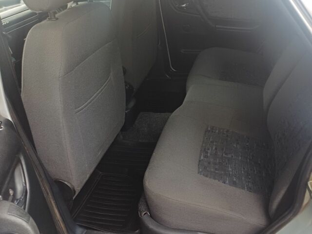 Серый ГАЗ 31105 Волга, объемом двигателя 2.3 л и пробегом 108 тыс. км за 2000 $, фото 4 на Automoto.ua