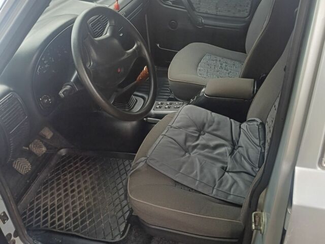 Серый ГАЗ 31105 Волга, объемом двигателя 2.3 л и пробегом 108 тыс. км за 2000 $, фото 5 на Automoto.ua