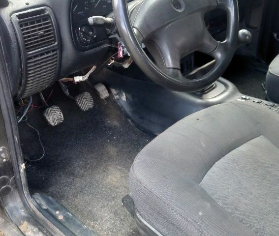 Серый ГАЗ 31105 Волга, объемом двигателя 2.3 л и пробегом 100 тыс. км за 760 $, фото 4 на Automoto.ua