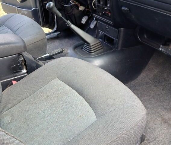 Серый ГАЗ 31105 Волга, объемом двигателя 2.3 л и пробегом 100 тыс. км за 760 $, фото 5 на Automoto.ua