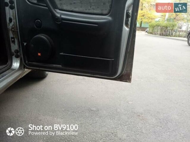 Серый ГАЗ 31105 Волга, объемом двигателя 2.3 л и пробегом 225 тыс. км за 2000 $, фото 10 на Automoto.ua