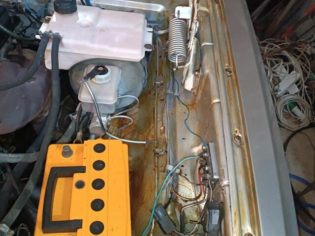 Серый ГАЗ 31105 Волга, объемом двигателя 2.3 л и пробегом 200 тыс. км за 1490 $, фото 18 на Automoto.ua