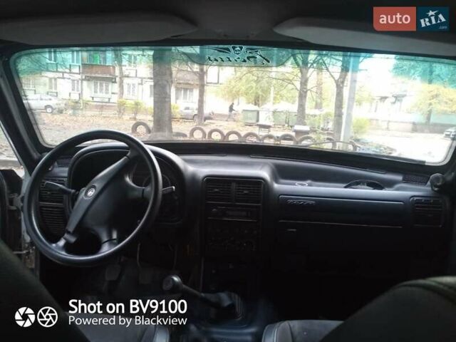 Серый ГАЗ 31105 Волга, объемом двигателя 2.3 л и пробегом 225 тыс. км за 2000 $, фото 11 на Automoto.ua