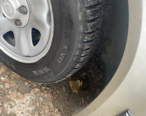 Серый ГАЗ 31105 Волга, объемом двигателя 2.29 л и пробегом 155 тыс. км за 2000 $, фото 7 на Automoto.ua