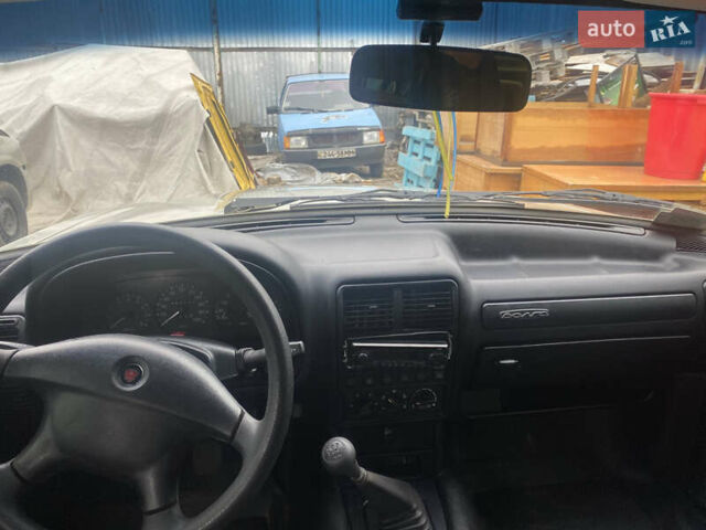 Серый ГАЗ 31105 Волга, объемом двигателя 2.29 л и пробегом 155 тыс. км за 2000 $, фото 1 на Automoto.ua