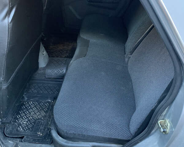 Серый ГАЗ 31105 Волга, объемом двигателя 2.29 л и пробегом 162 тыс. км за 1521 $, фото 4 на Automoto.ua