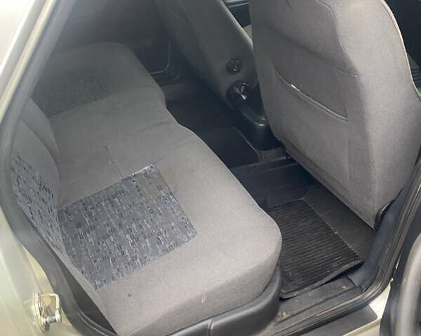 Серый ГАЗ 31105 Волга, объемом двигателя 2.29 л и пробегом 155 тыс. км за 2000 $, фото 4 на Automoto.ua