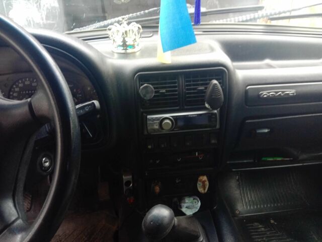 Синий ГАЗ 31105 Волга, объемом двигателя 2.3 л и пробегом 227 тыс. км за 2200 $, фото 5 на Automoto.ua