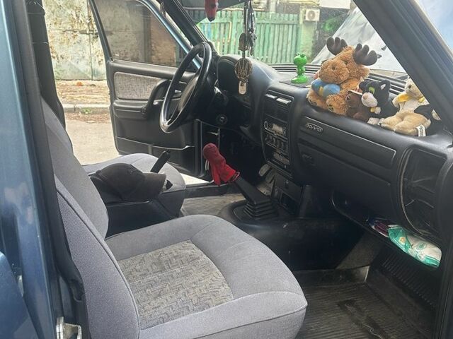 Синий ГАЗ 31105 Волга, объемом двигателя 2.4 л и пробегом 130 тыс. км за 1281 $, фото 4 на Automoto.ua