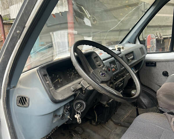 ГАЗ 3221 Газель 2002 у Лозовой на Automoto.ua Білий ГАЗ 3221 Газель, об'ємом двигуна 0 л та пробігом 100 тис. км за 1300 $, фото 3 на Automoto.ua