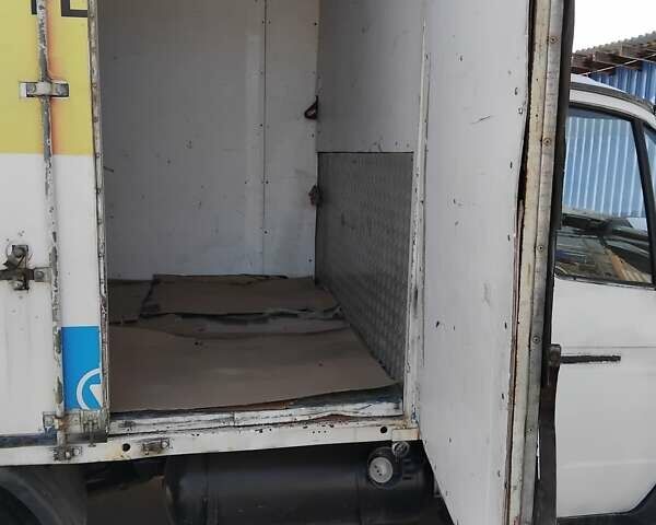 Белый ГАЗ 3221 Газель, объемом двигателя 2.5 л и пробегом 256 тыс. км за 2000 $, фото 4 на Automoto.ua