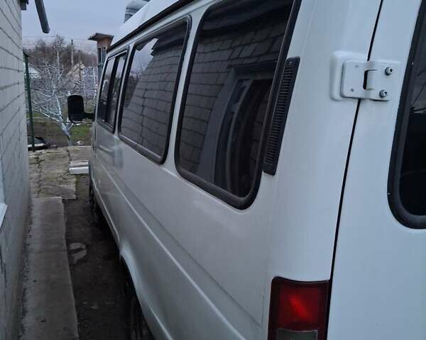 ГАЗ 3221 Газель 2004 у Дніпро (Дніпропетровську) на Automoto.ua Білий ГАЗ 3221 Газель, об'ємом двигуна 2.29 л та пробігом 381 тис. км за 2000 $, фото 4 на Automoto.ua