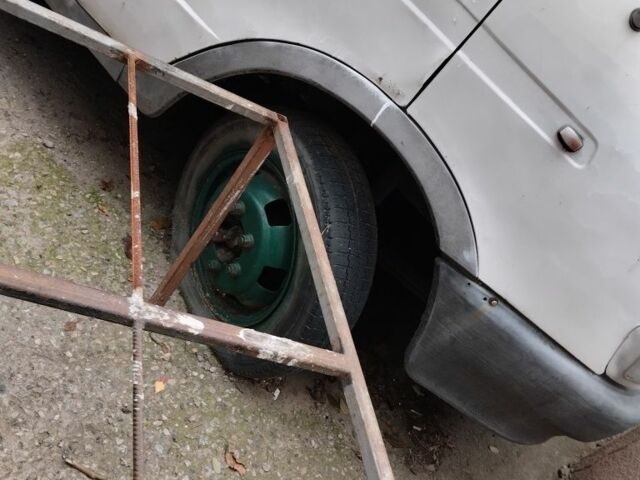 ГАЗ 3302 ГАЗель 2000 у Одесі на Automoto.ua Білий ГАЗ 3302 ГАЗель, об'ємом двигуна 2.4 л та пробігом 111 тис. км за 600 $, фото 4 на Automoto.ua