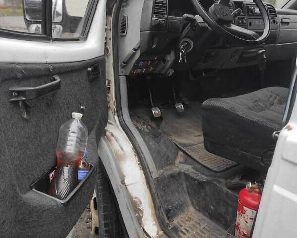 Белый ГАЗ 3302 ГАЗель, объемом двигателя 2.46 л и пробегом 200 тыс. км за 2900 $, фото 6 на Automoto.ua