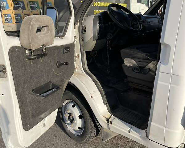 Белый ГАЗ 3302 ГАЗель, объемом двигателя 2.46 л и пробегом 240 тыс. км за 3500 $, фото 4 на Automoto.ua