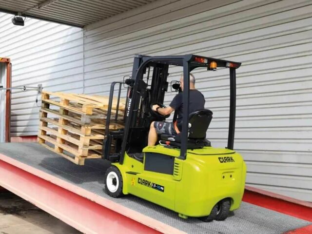 ГАЗ 3302, объемом двигателя 2.3 л и пробегом 0 тыс. км за 30378 $, фото 18 на Automoto.ua