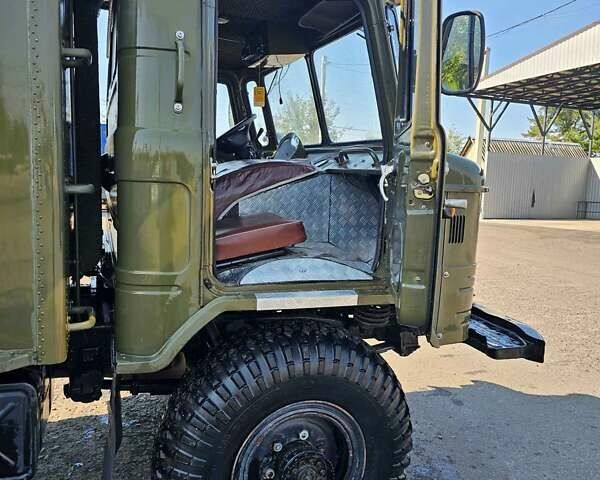 Зеленый ГАЗ 66, объемом двигателя 4.25 л и пробегом 1000 тыс. км за 55000 $, фото 1 на Automoto.ua