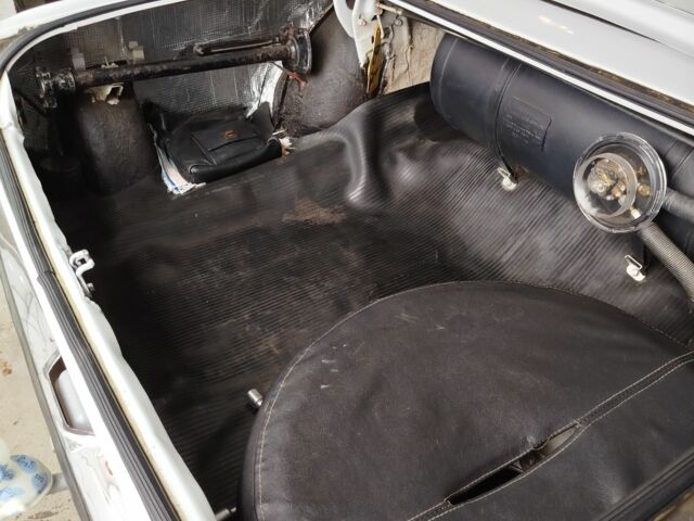 Белый ГАЗ Другая, объемом двигателя 2.4 л и пробегом 50 тыс. км за 2000 $, фото 3 на Automoto.ua