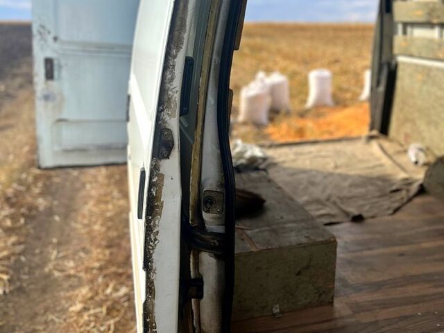 Белый ГАЗ Газель, объемом двигателя 2.5 л и пробегом 140 тыс. км за 2300 $, фото 7 на Automoto.ua