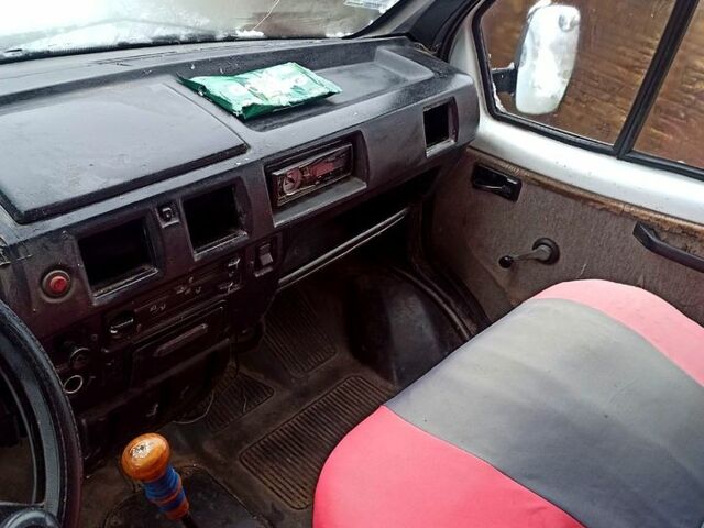 Белый ГАЗ Газель, объемом двигателя 2.4 л и пробегом 220 тыс. км за 520 $, фото 4 на Automoto.ua