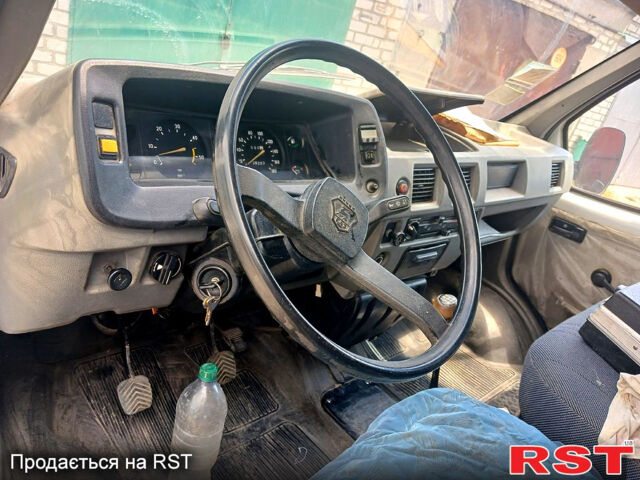 Белый ГАЗ Газель, объемом двигателя 2.3 л и пробегом 300 тыс. км за 1600 $, фото 4 на Automoto.ua