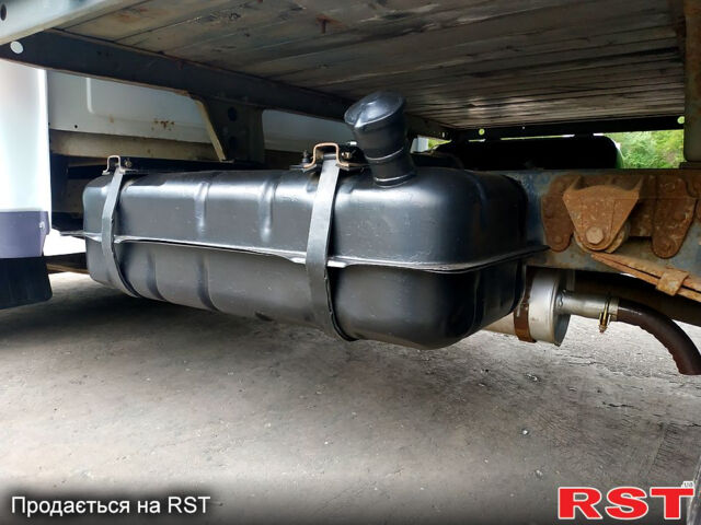 Белый ГАЗ Газель, объемом двигателя 2.3 л и пробегом 170 тыс. км за 3200 $, фото 3 на Automoto.ua