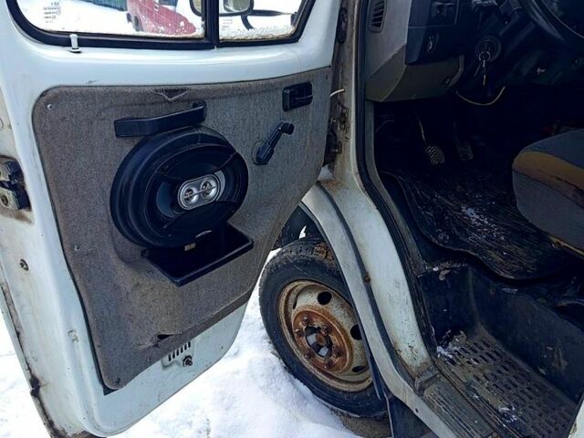Белый ГАЗ Газель, объемом двигателя 2.5 л и пробегом 340 тыс. км за 2800 $, фото 5 на Automoto.ua