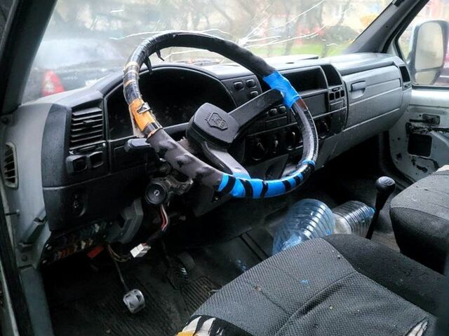 Белый ГАЗ Газель, объемом двигателя 2.3 л и пробегом 300 тыс. км за 1300 $, фото 2 на Automoto.ua