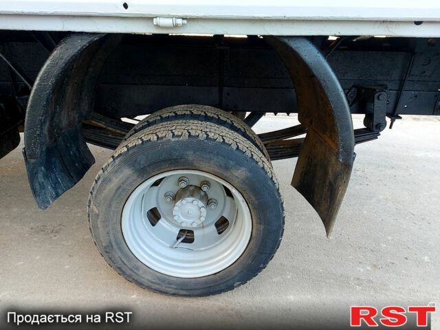 Белый ГАЗ Газель, объемом двигателя 2.5 л и пробегом 230 тыс. км за 3800 $, фото 2 на Automoto.ua