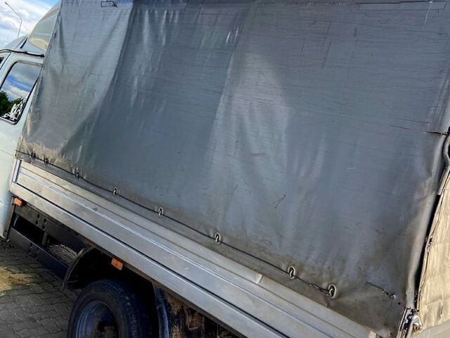 Белый ГАЗ Газель, объемом двигателя 2.4 л и пробегом 135 тыс. км за 4300 $, фото 3 на Automoto.ua