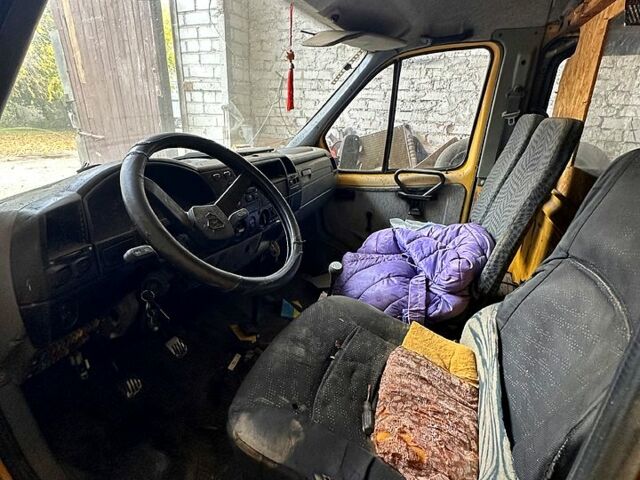 Желтый ГАЗ Газель, объемом двигателя 2.5 л и пробегом 205 тыс. км за 2200 $, фото 3 на Automoto.ua
