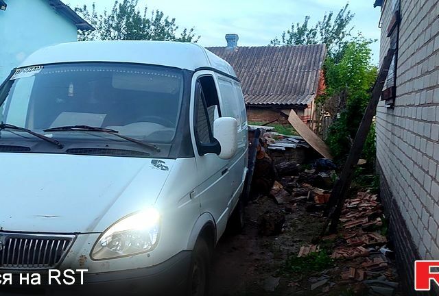 Белый ГАЗ Соболь, объемом двигателя 2.3 л и пробегом 280 тыс. км за 2200 $, фото 2 на Automoto.ua