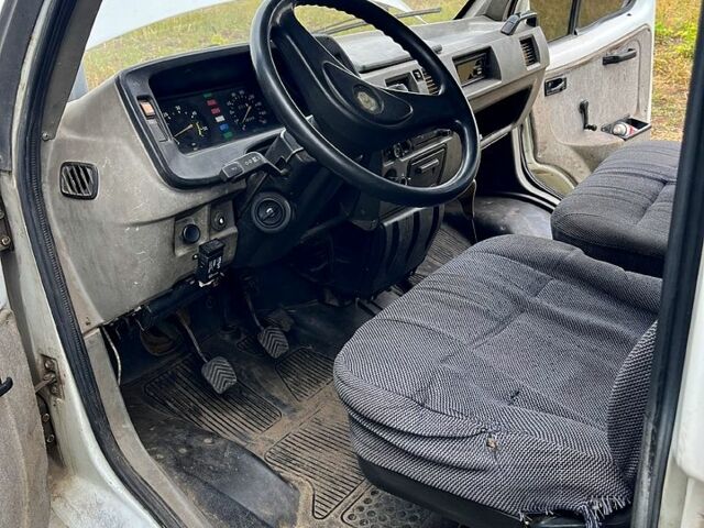 Белый ГАЗ Соболь, объемом двигателя 2.3 л и пробегом 82 тыс. км за 1400 $, фото 7 на Automoto.ua