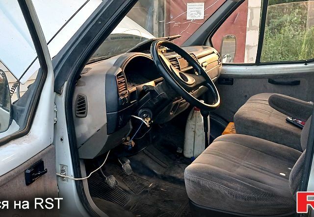 Белый ГАЗ Соболь, объемом двигателя 2.3 л и пробегом 300 тыс. км за 800 $, фото 5 на Automoto.ua