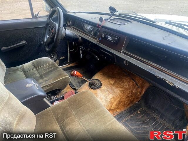 Белый ГАЗ Волга, объемом двигателя 2.4 л и пробегом 167 тыс. км за 1100 $, фото 4 на Automoto.ua