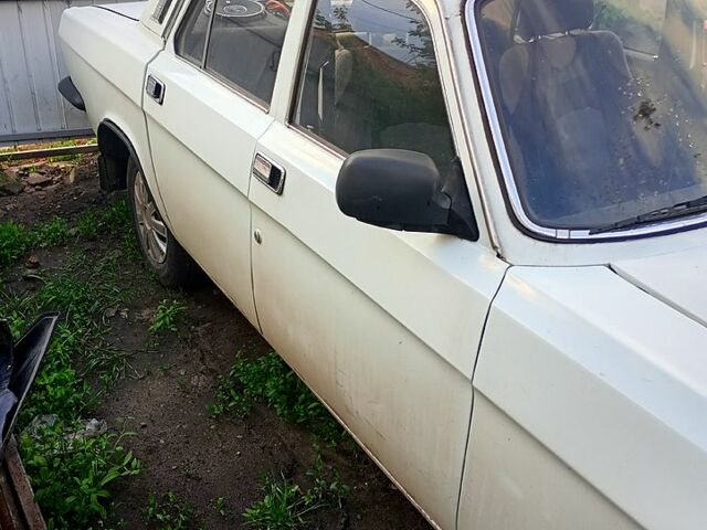 Белый ГАЗ Волга, объемом двигателя 2.4 л и пробегом 200 тыс. км за 900 $, фото 3 на Automoto.ua