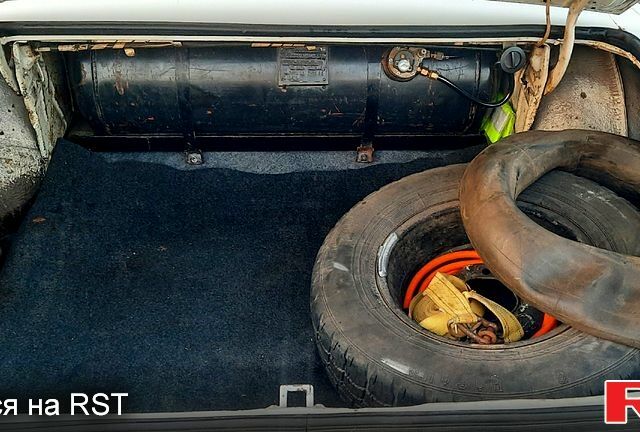 Белый ГАЗ Волга, объемом двигателя 2.4 л и пробегом 120 тыс. км за 1600 $, фото 13 на Automoto.ua