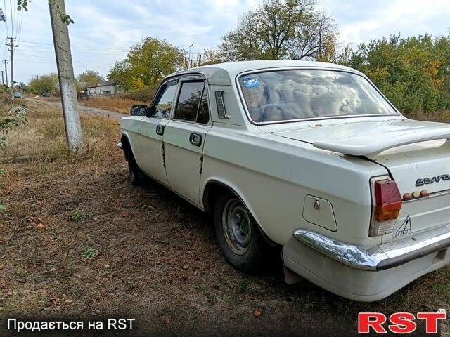 Белый ГАЗ Волга, объемом двигателя 2.4 л и пробегом 100 тыс. км за 950 $, фото 3 на Automoto.ua