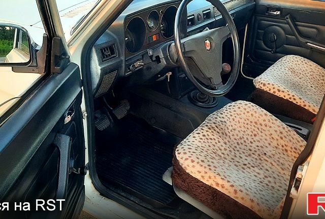 Белый ГАЗ Волга, объемом двигателя 2.4 л и пробегом 120 тыс. км за 1600 $, фото 5 на Automoto.ua